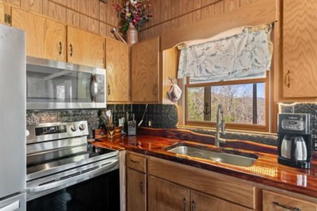 1227 Village Road, Murphy, NC 28906