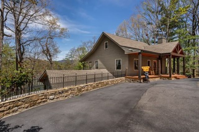 1227 Village Road, Murphy, NC 28906