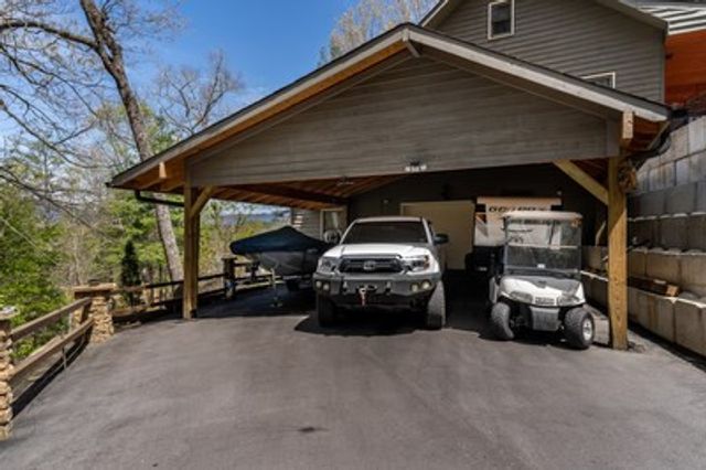 1227 Village Road, Murphy, NC 28906