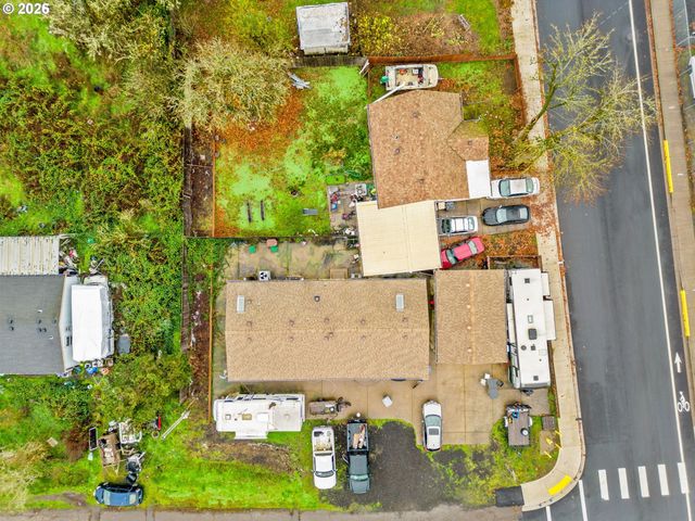 370 S 6th St, Harrisburg, OR 97446