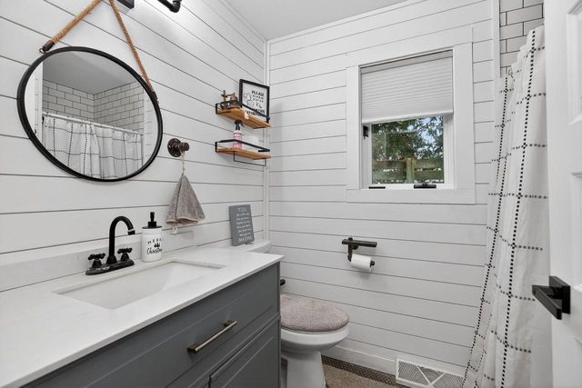 2 STAMES DRIVE, Appleton, WI 54914