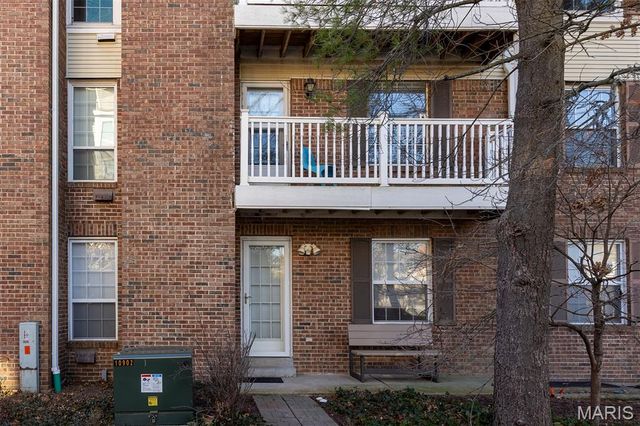 970 N Spoede Road 17, Creve Coeur, MO 63146