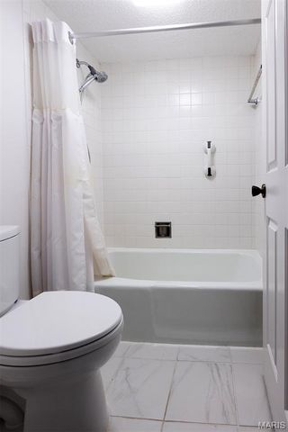 970 N Spoede Road 17, Creve Coeur, MO 63146