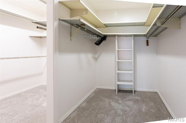 970 N Spoede Road 17, Creve Coeur, MO 63146