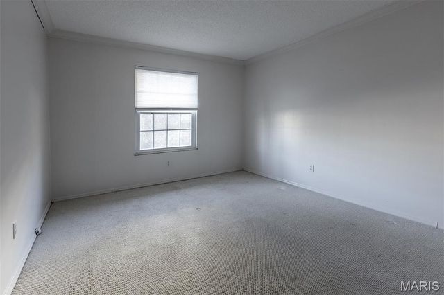 970 N Spoede Road 17, Creve Coeur, MO 63146