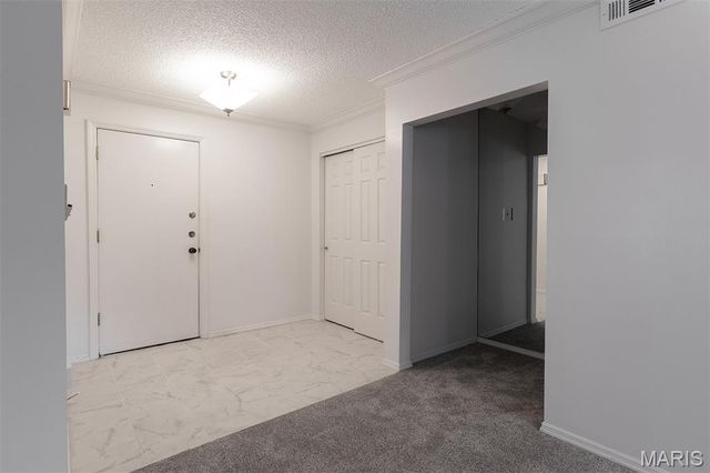 970 N Spoede Road 17, Creve Coeur, MO 63146