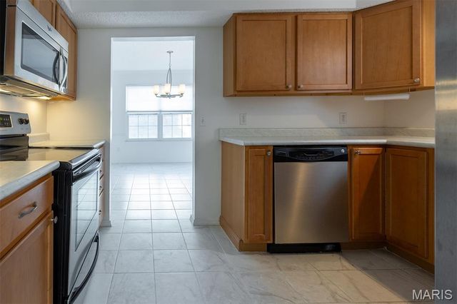 970 N Spoede Road 17, Creve Coeur, MO 63146