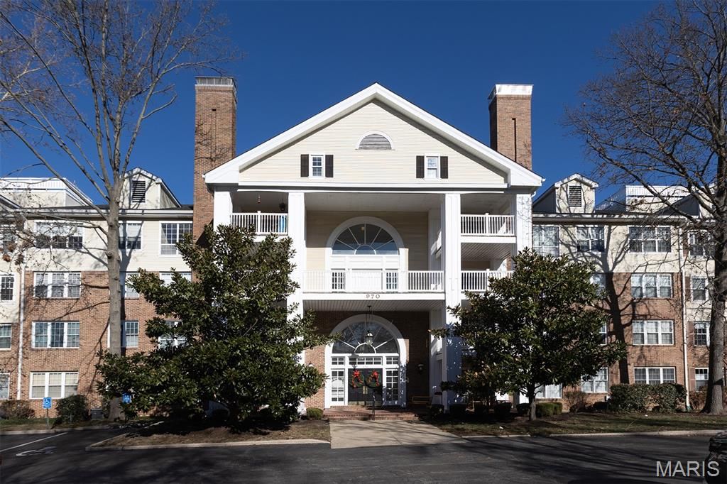 970 N Spoede Road 17, Creve Coeur, MO 63146