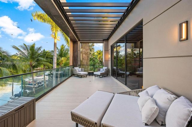 905 Belle Meade Island Drive, Miami, FL 33138