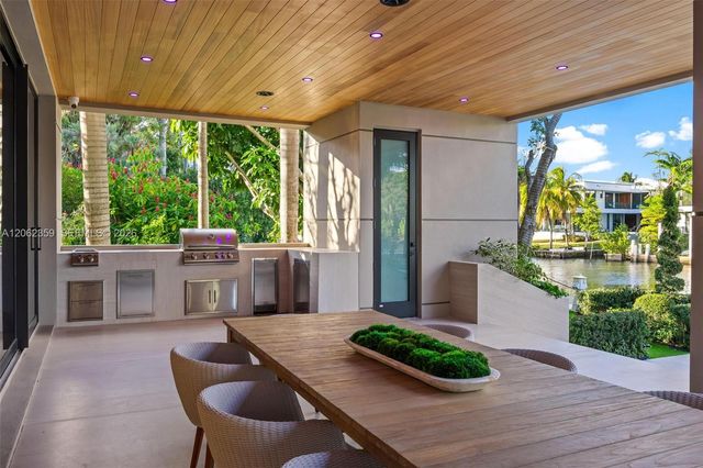 905 Belle Meade Island Drive, Miami, FL 33138