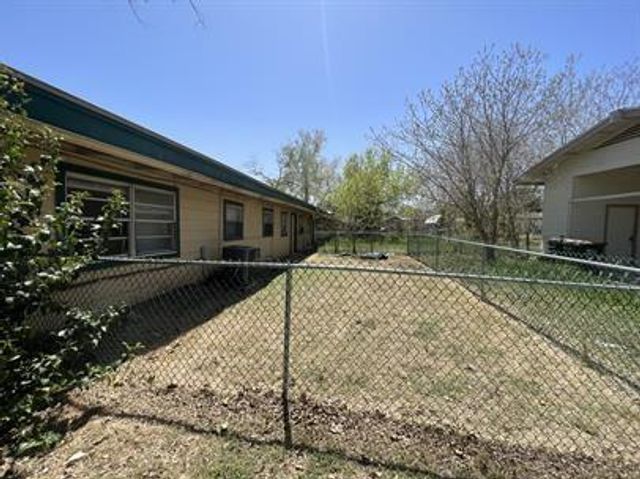 610 N Main ST A, Kyle, TX 78640