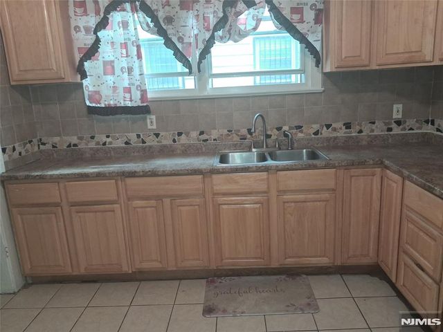 19 Bayview 2, Newark, NJ 07112