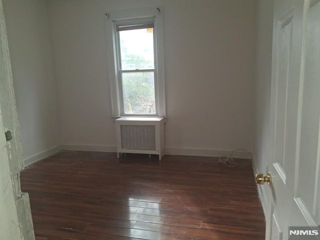19 Bayview 2, Newark, NJ 07112