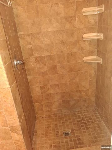 19 Bayview 2, Newark, NJ 07112