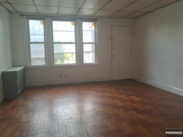 19 Bayview 2, Newark, NJ 07112