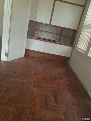 19 Bayview 2, Newark, NJ 07112