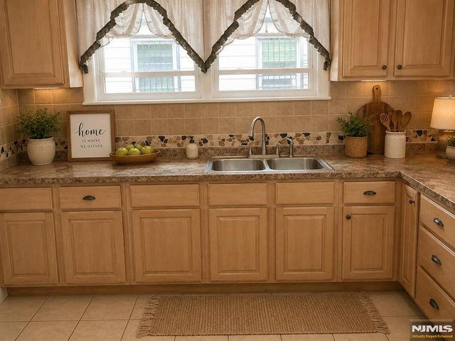 19 Bayview 2, Newark, NJ 07112