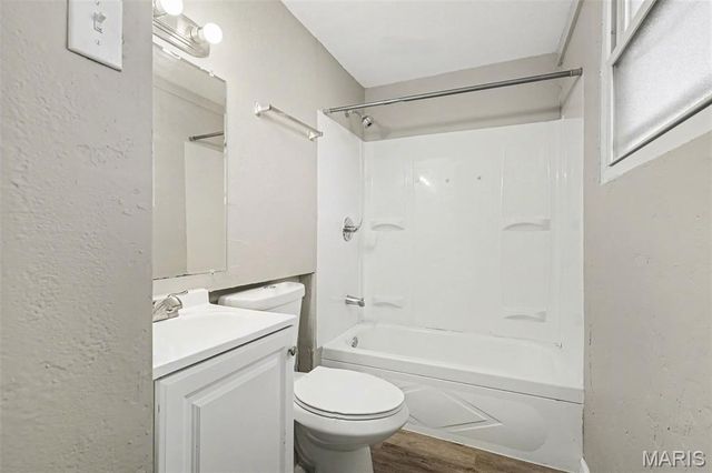 11983 Holly Brook Drive, Maryland Heights, MO 63043