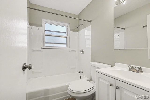 11983 Holly Brook Drive, Maryland Heights, MO 63043