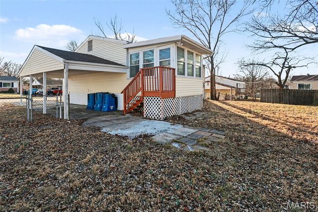 11983 Holly Brook Drive, Maryland Heights, MO 63043