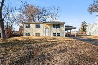 11983 Holly Brook Drive, Maryland Heights, MO 63043