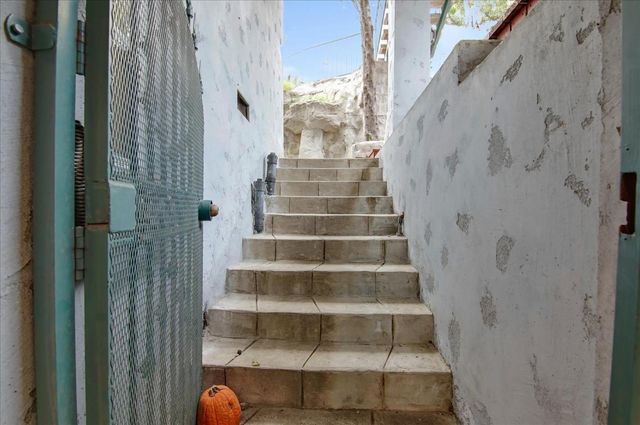 8527 Wonderland Avenue, Los Angeles, CA 90046