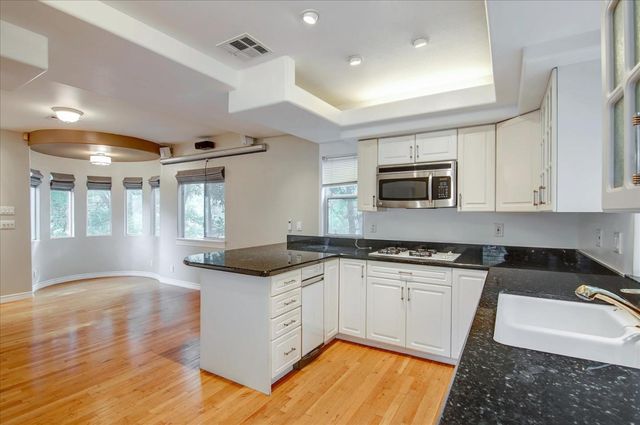 8527 Wonderland Avenue, Los Angeles, CA 90046