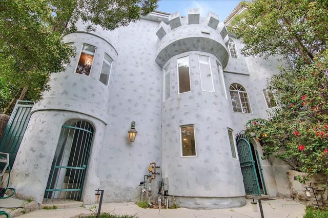 8527 Wonderland Avenue, Los Angeles, CA 90046