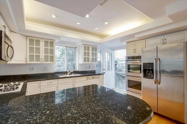 8527 Wonderland Avenue, Los Angeles, CA 90046