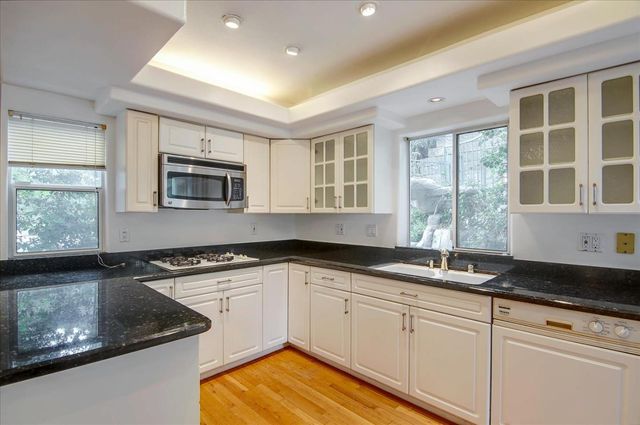 8527 Wonderland Avenue, Los Angeles, CA 90046