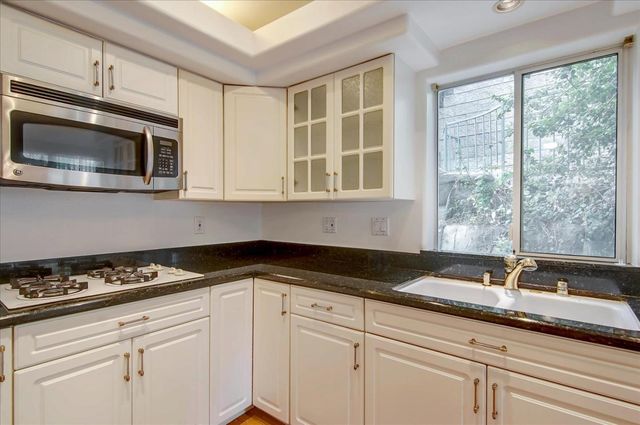 8527 Wonderland Avenue, Los Angeles, CA 90046