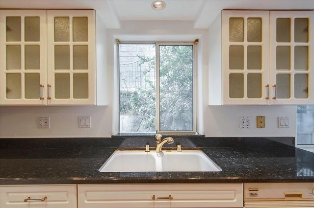 8527 Wonderland Avenue, Los Angeles, CA 90046