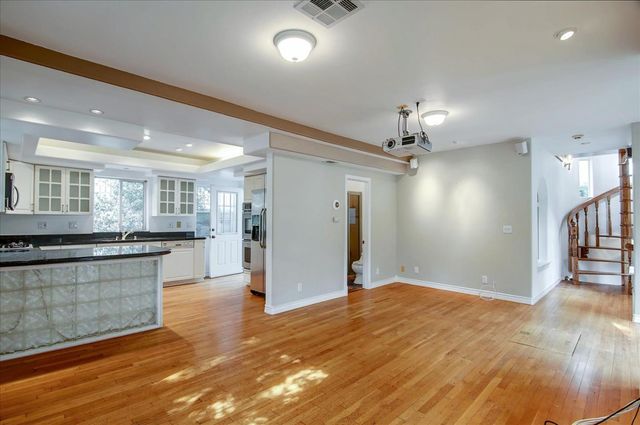 8527 Wonderland Avenue, Los Angeles, CA 90046