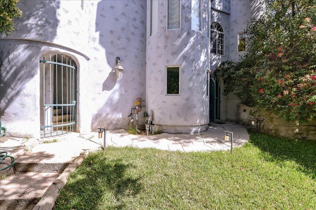 8527 Wonderland Avenue, Los Angeles, CA 90046