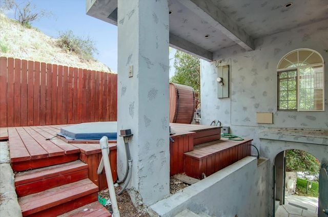 8527 Wonderland Avenue, Los Angeles, CA 90046