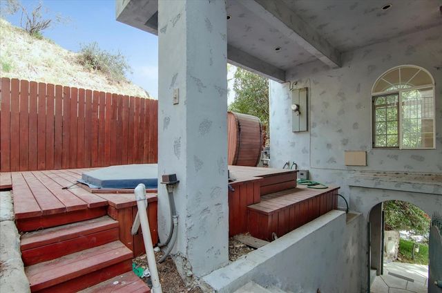 8527 Wonderland Avenue, Los Angeles, CA 90046