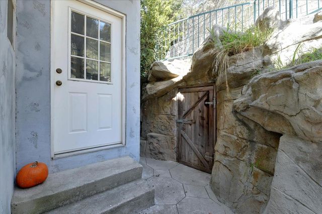 8527 Wonderland Avenue, Los Angeles, CA 90046