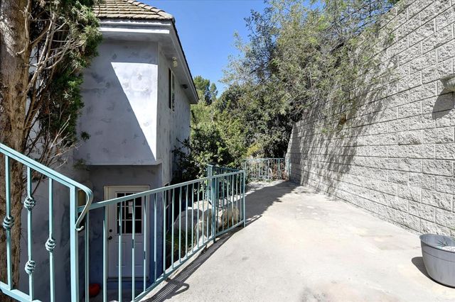 8527 Wonderland Avenue, Los Angeles, CA 90046