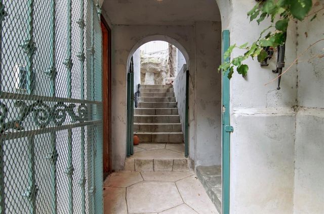 8527 Wonderland Avenue, Los Angeles, CA 90046