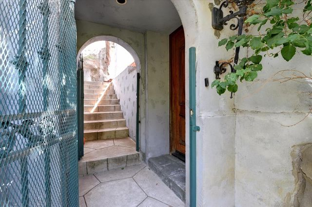 8527 Wonderland Avenue, Los Angeles, CA 90046