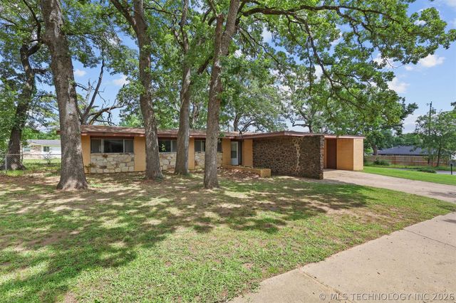 1010 Waco Street, Durant, OK 74701