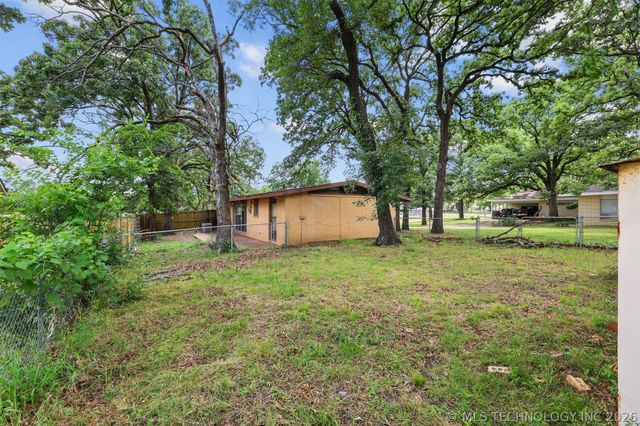 1010 Waco Street, Durant, OK 74701
