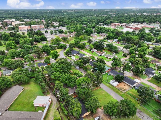 1010 Waco Street, Durant, OK 74701