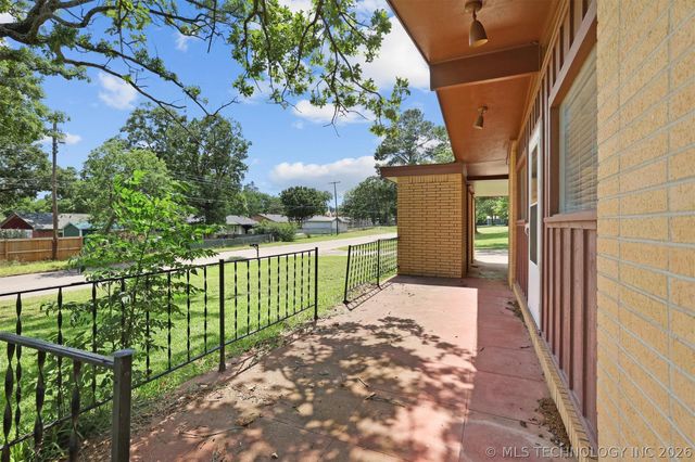1010 Waco Street, Durant, OK 74701