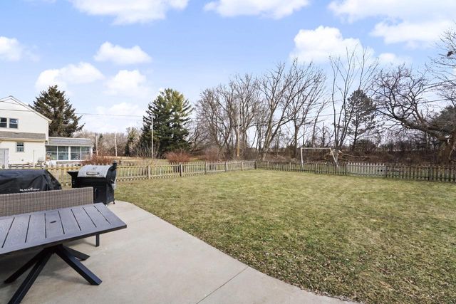 330 Kossow ROAD, Waukesha, WI 53186