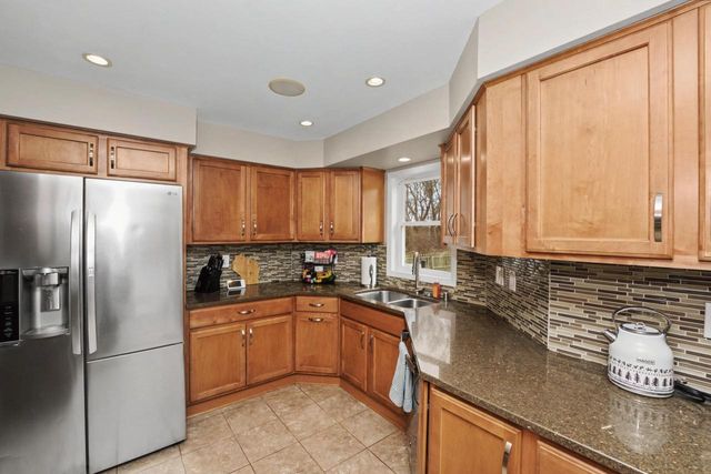 330 Kossow ROAD, Waukesha, WI 53186