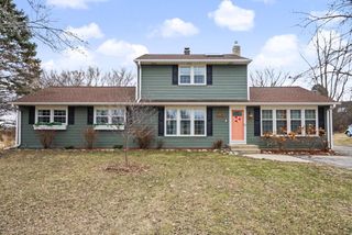 330 Kossow ROAD, Waukesha, WI 53186