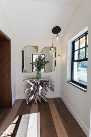 1325 Canterbury DR, Fort Myers, FL 33901