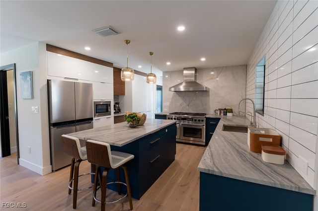 1325 Canterbury DR, Fort Myers, FL 33901