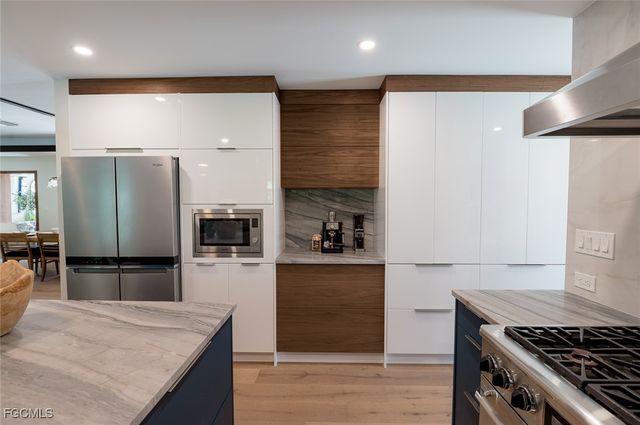 1325 Canterbury DR, Fort Myers, FL 33901